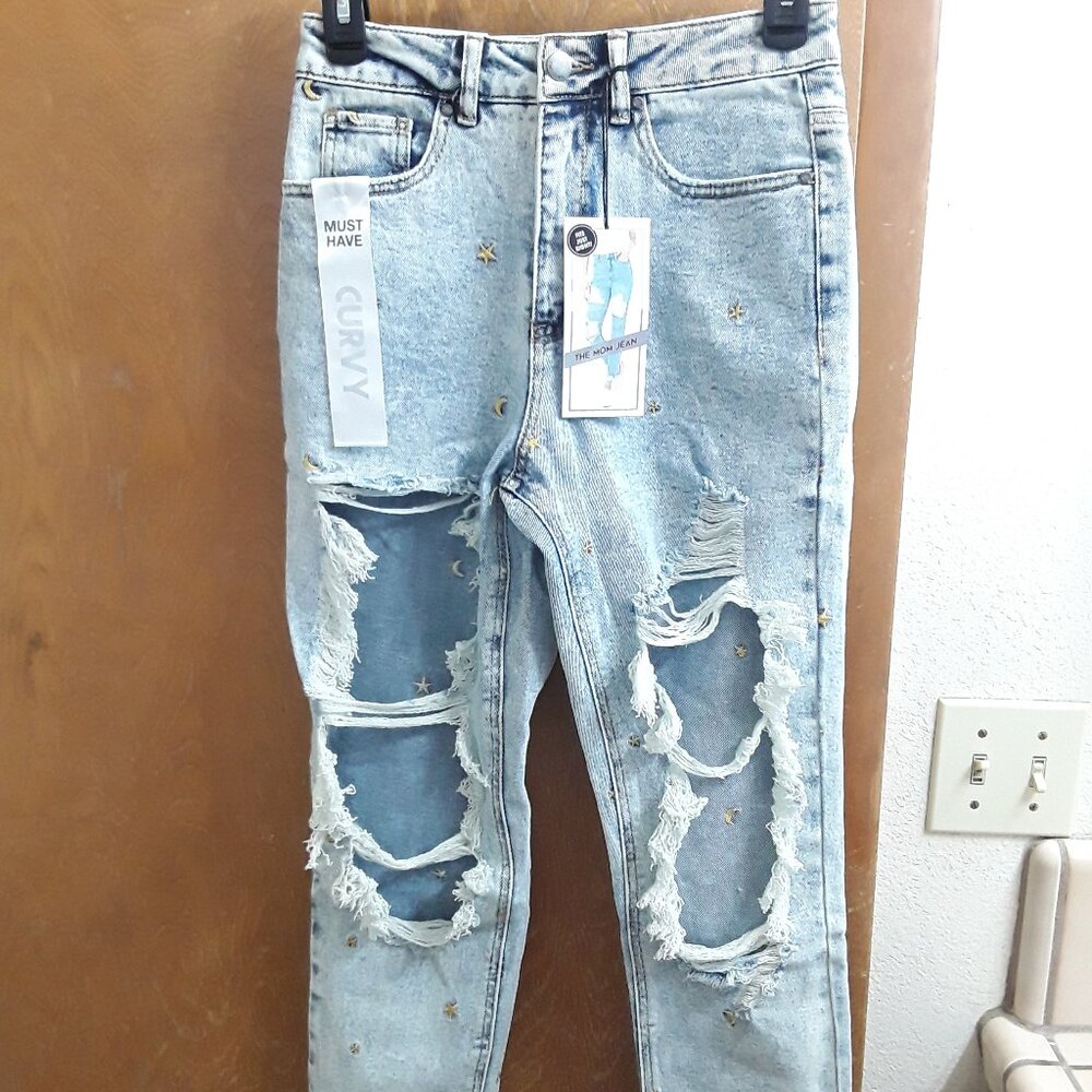 NWT Tinseltown Moon and Stars High Rise Curvy Ripped Mom Jeans